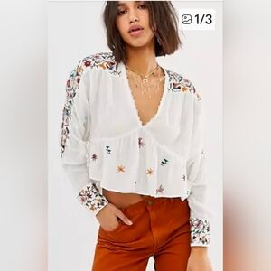 Free People Ava White Embroidered V-Neck Peasant Blouse. XS/S. NWOT
